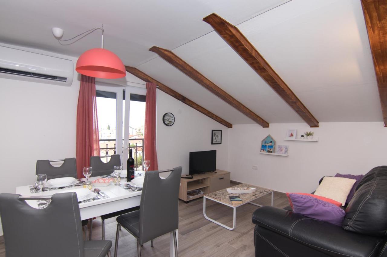 Apartmani Mario Malinska Exteriör bild