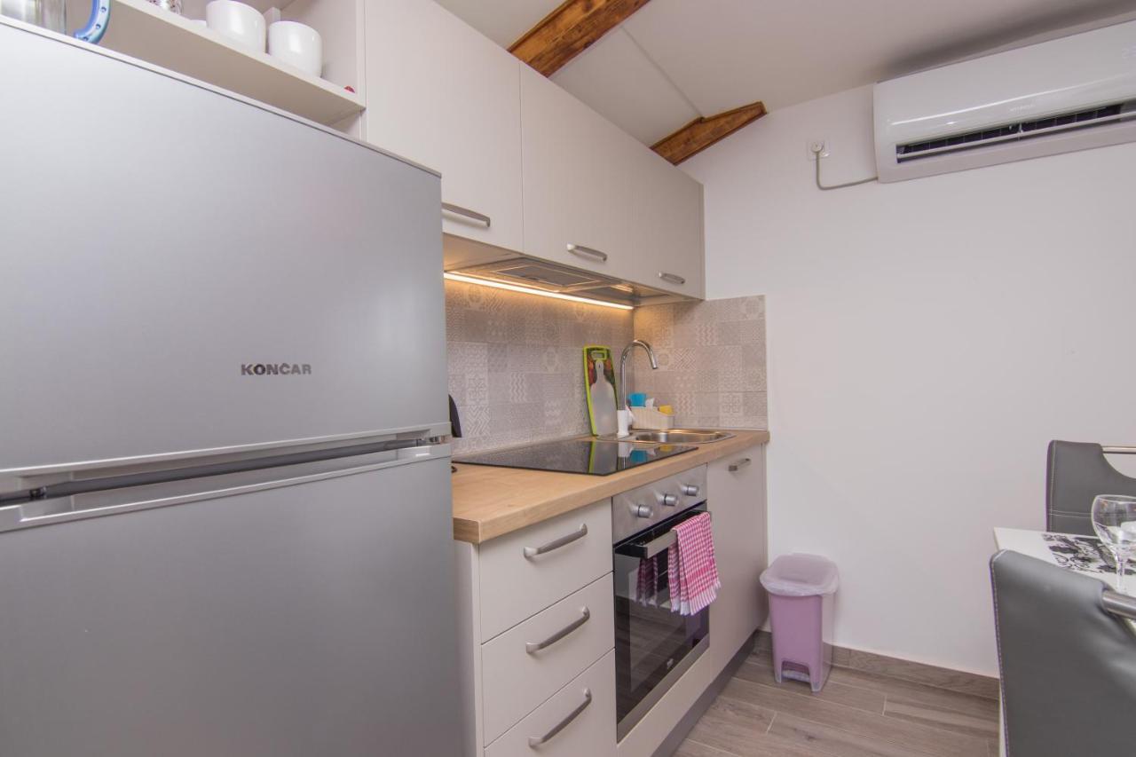 Apartmani Mario Malinska Exteriör bild