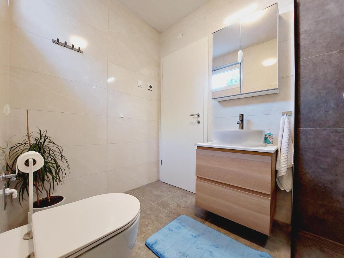 Apartmani Mario Malinska Exteriör bild