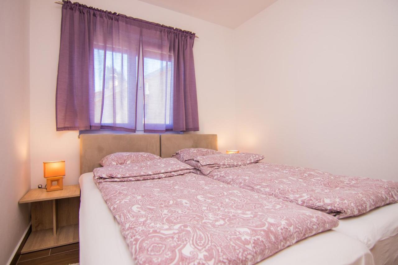 Apartmani Mario Malinska Exteriör bild