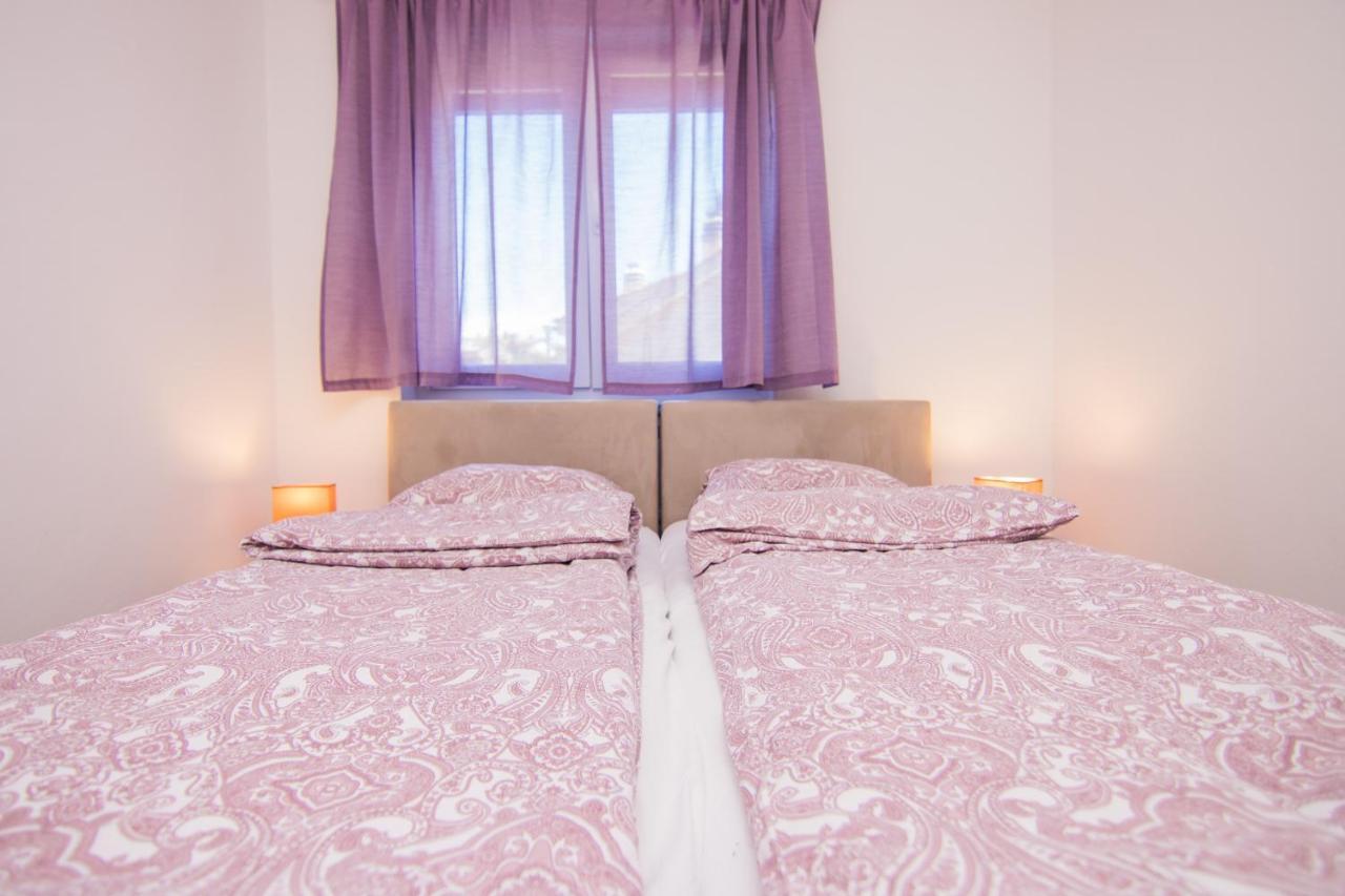 Apartmani Mario Malinska Exteriör bild