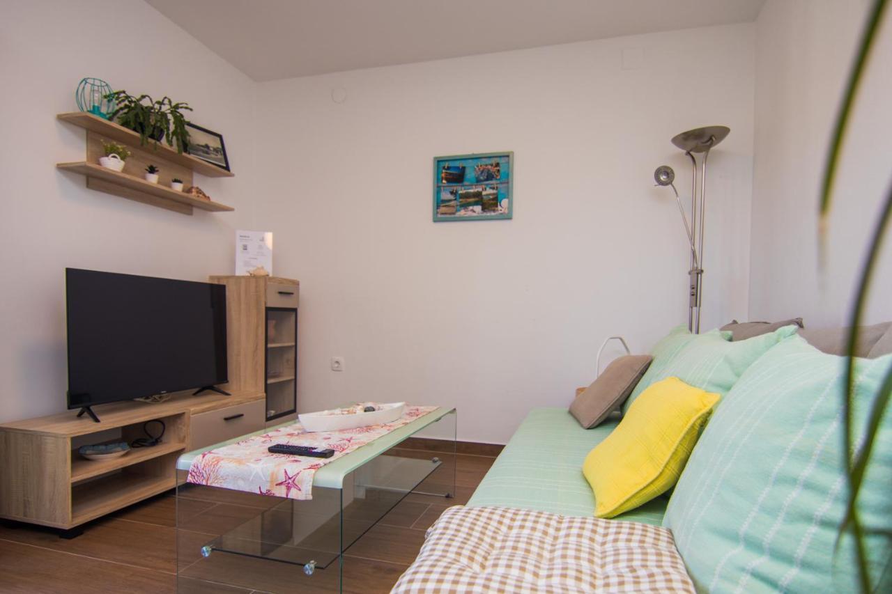 Apartmani Mario Malinska Exteriör bild