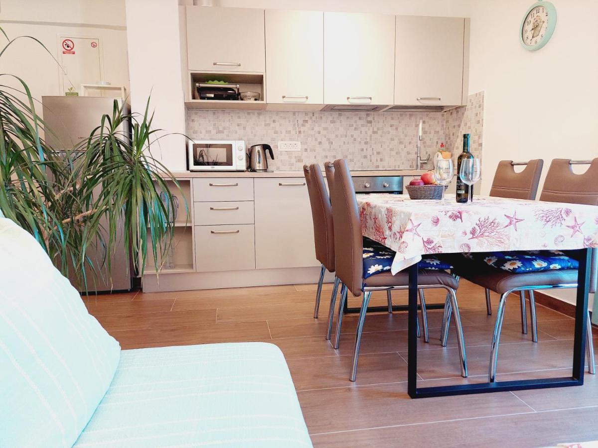 Apartmani Mario Malinska Exteriör bild