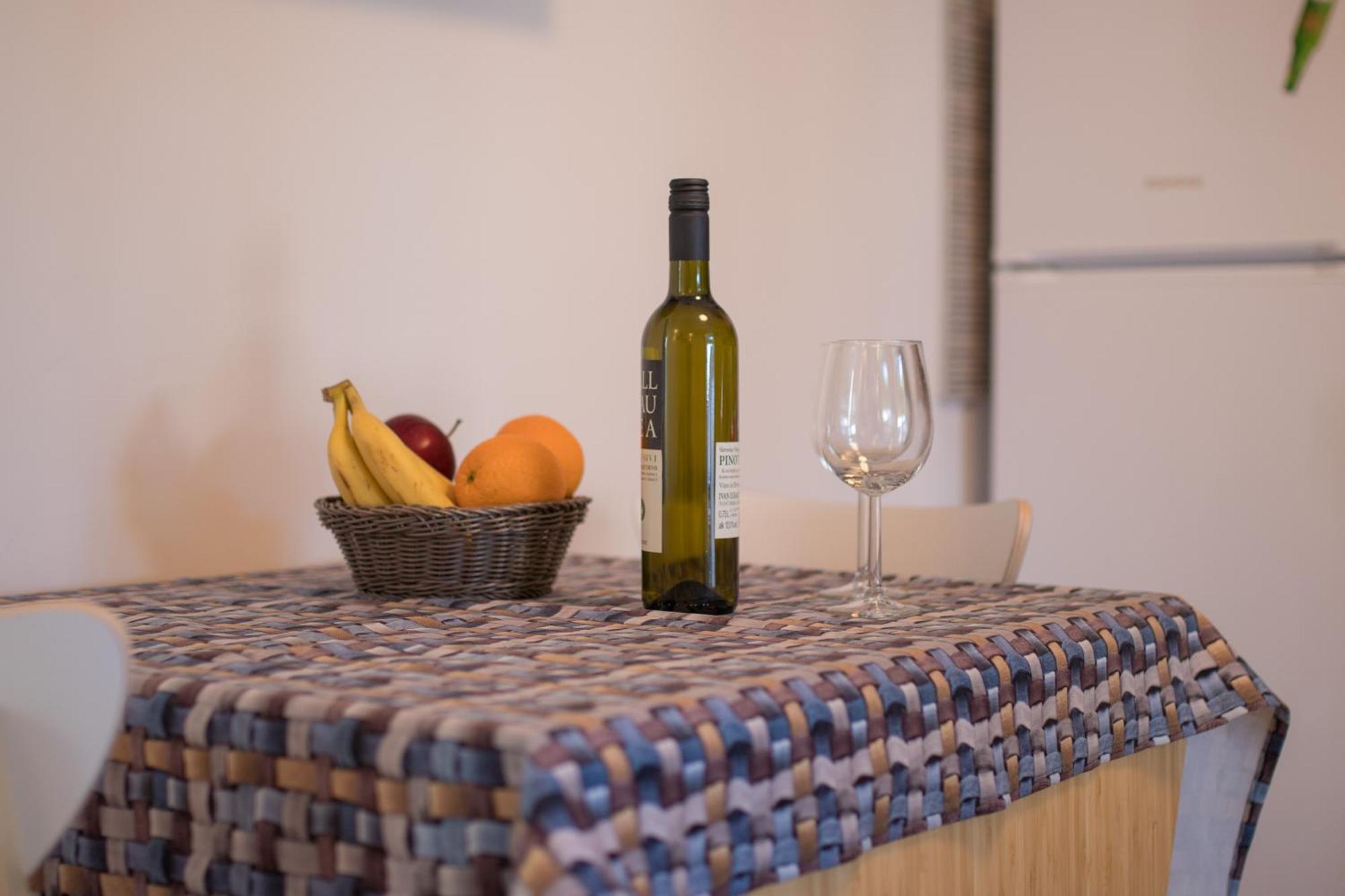 Apartmani Mario Malinska Exteriör bild